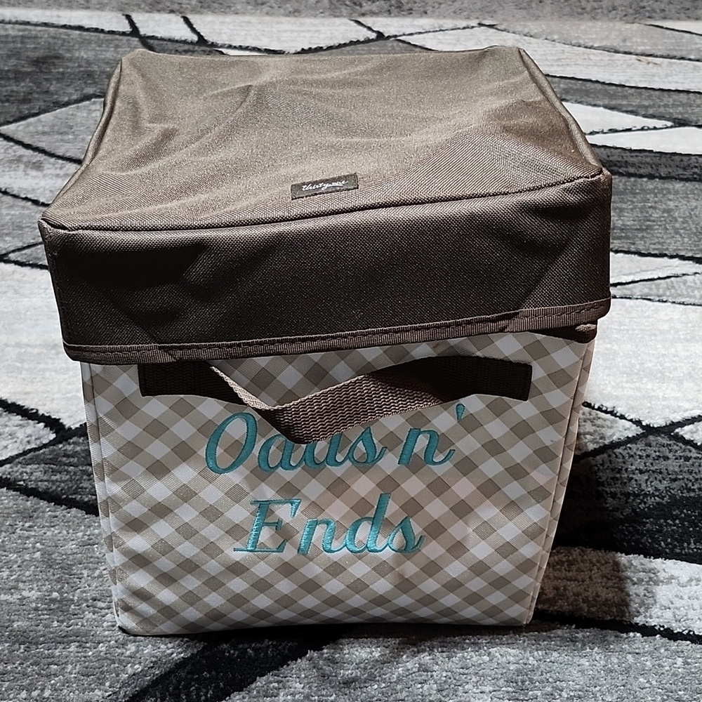THIRTY-ONE EMBROIDERED ODD'S N' ENDS LID WINDOW STORAGE ORGANIZER BIN/CU…